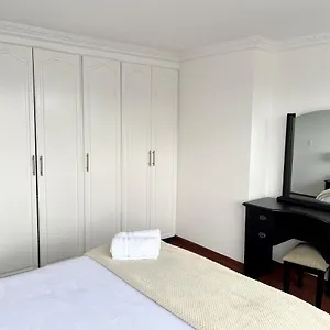 Cómoda Amoblada Nueva A Estrenar, Con Vistas Sector La Carolina, Aparcamiento Privado Quito